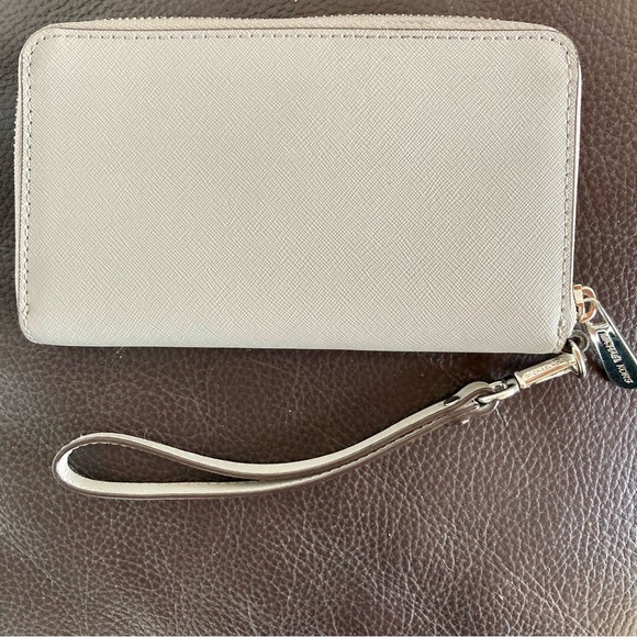 Michael Kors Zip Wallet Giftables Ash Grey Leather Large Flat Mf Phone Case - Picture 2 of 7